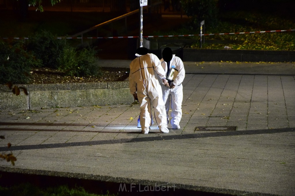 Einsatz BF Messerstecherei Koeln Neustadt Nord Eberplatz Platzmitte P089.JPG - Miklos Laubert